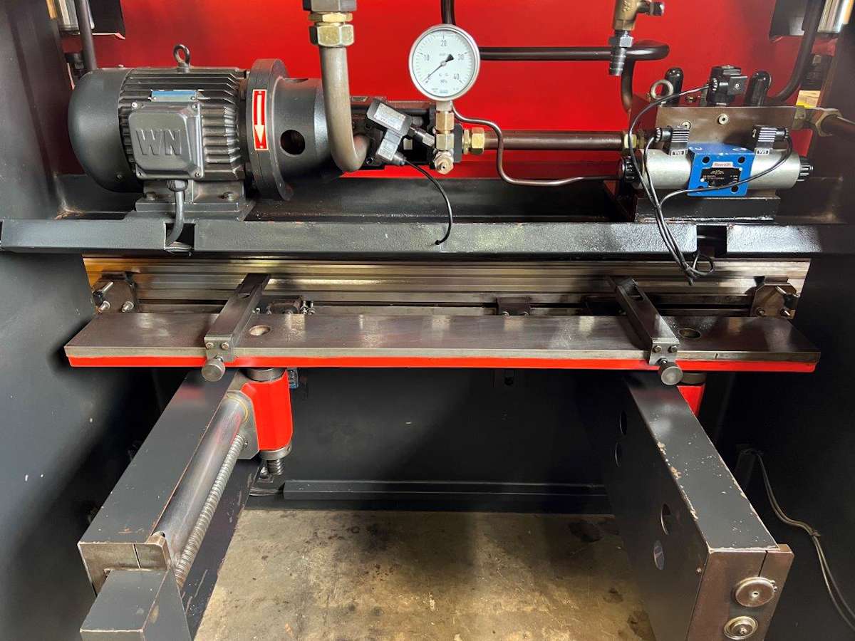 New Tool Yangli WC67Y 40/2000 Hydraulic Press Brake (12310) TH