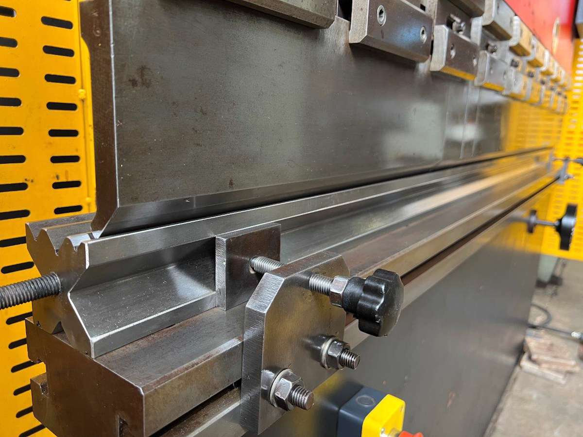 New Tool Yangli WC67Y 40/2000 Hydraulic Press Brake (12310) TH