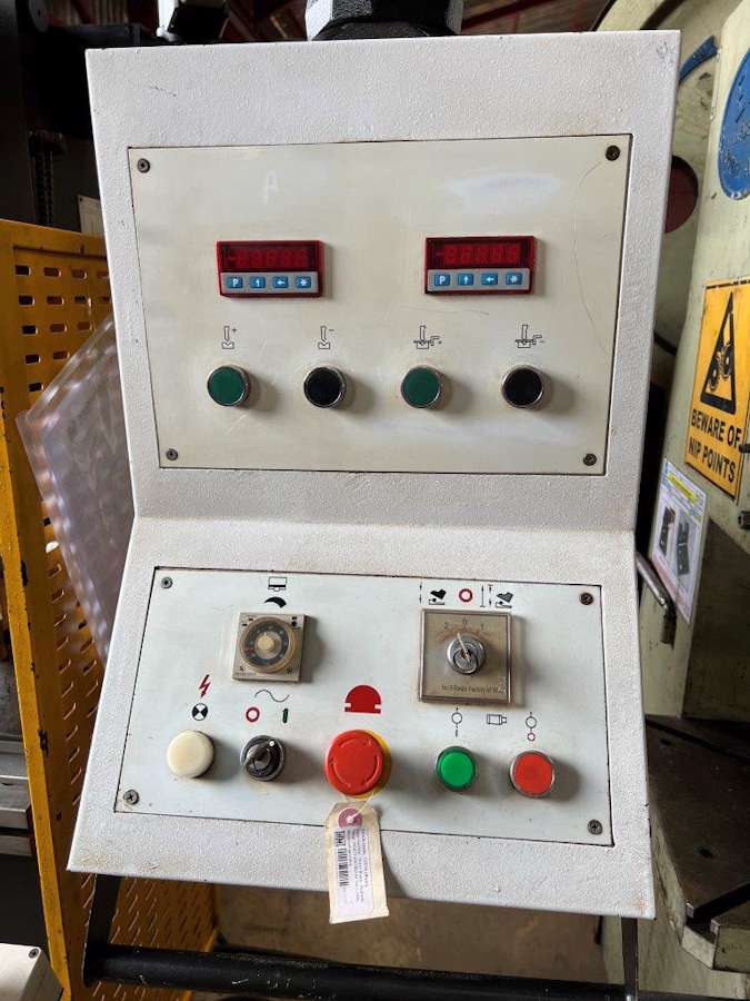 New Tool Yangli WC67Y 40/2000 Hydraulic Press Brake (12310) TH