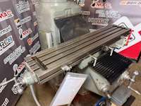 King Rich KR-V2000 Turret Milling Machine (14600)