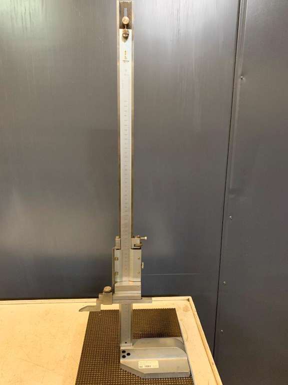 Used Tool Mitutoyo 600mm Simple dial Height Gauge (9347) TH Machine